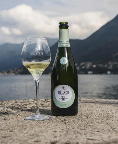 61 Franciacorta Saten - SET Spumant 0.75L si 2 pahare Flute Shop Lux